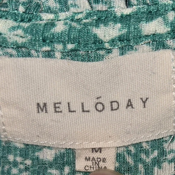 Melloday Green/White Elbow Length Ruffled Neck Cinched Sleeve Floral Top… - Picture 2 of 3